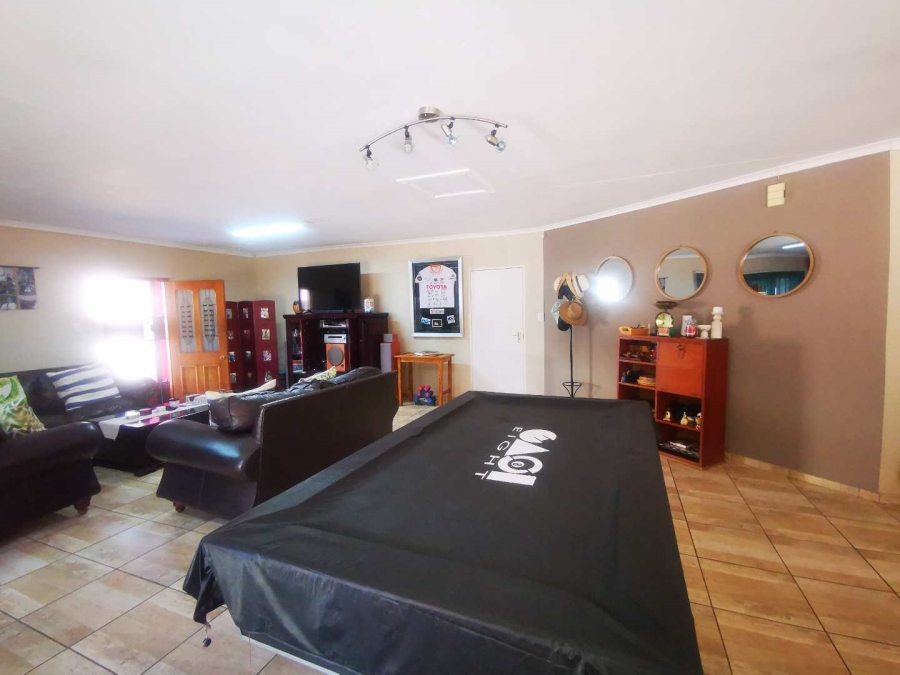 4 Bedroom Property for Sale in Langenhovenpark Free State